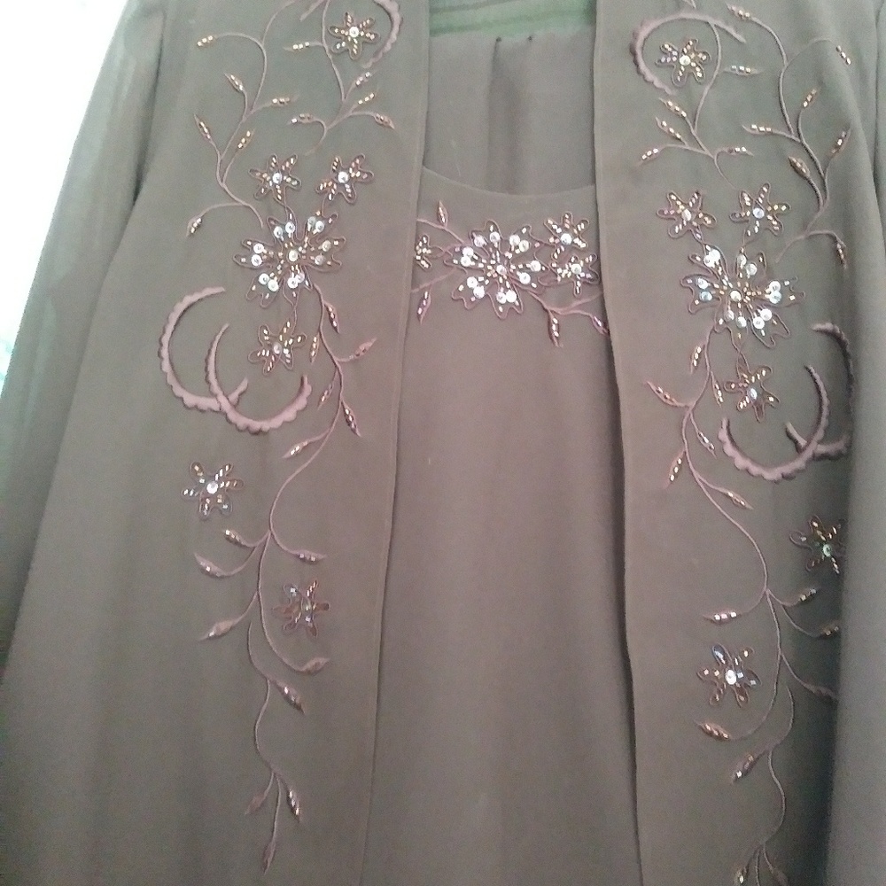 3 piece pant suit.  Tag says 16.  I had it altered